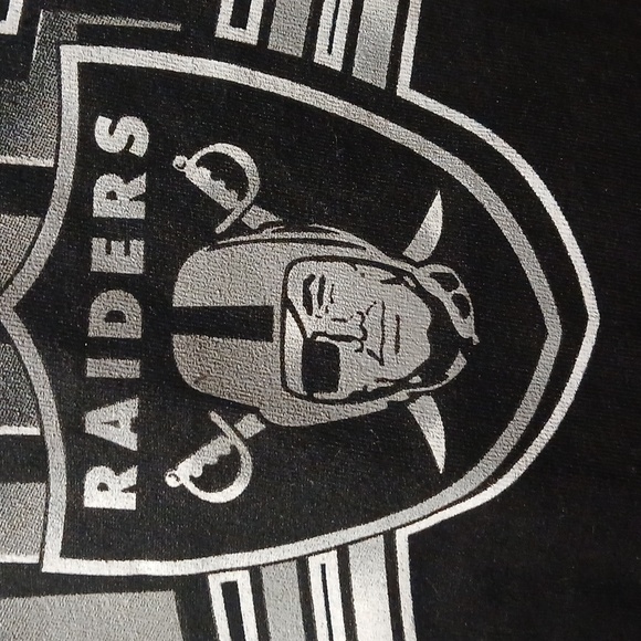 NEW NFL T-shirt- "LAS VEGAS RAIDERS" (Size Medium) - Picture 8 of 8
